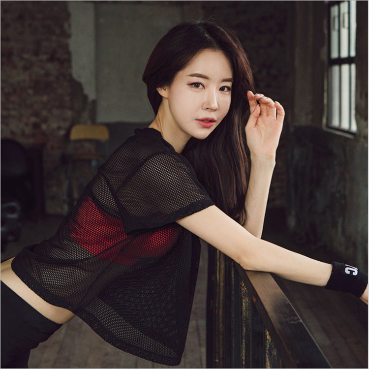 Quick-Dry Mesh Yoga Top with Lace Overlay