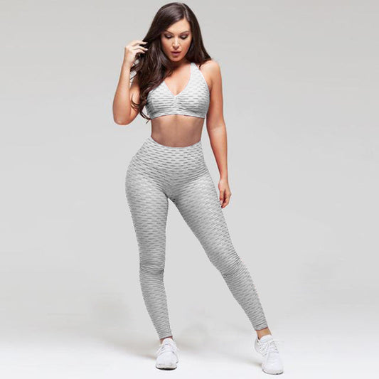 Women wearing colorful yoga set with leggings in breathable Bubble Jacquard fabric during workout